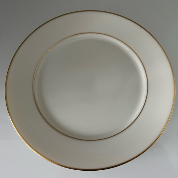 Set of 6 Lenox “Hayworth” Bread and Butter Plated 6-1/4” D with 24k gold trim - Picture 2 of 8